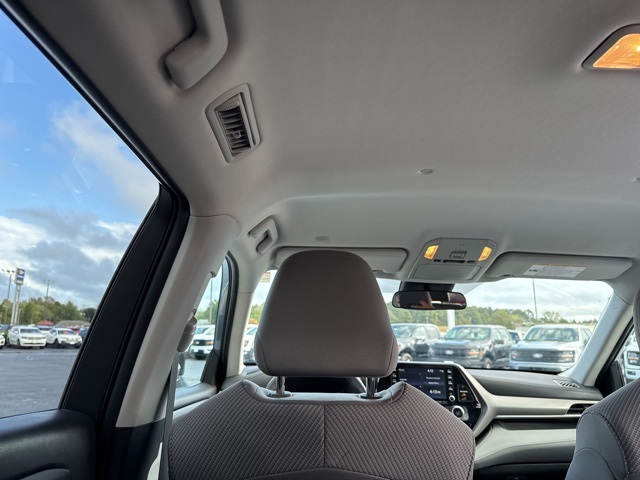 2022 Toyota Highlander LE photo 29