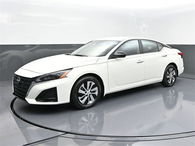 2025 Nissan Altima S's photo