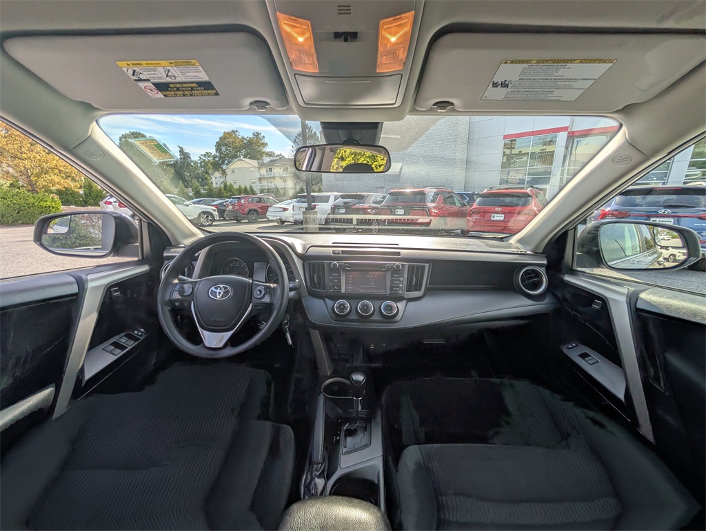 2018 Toyota RAV4 LE photo 4