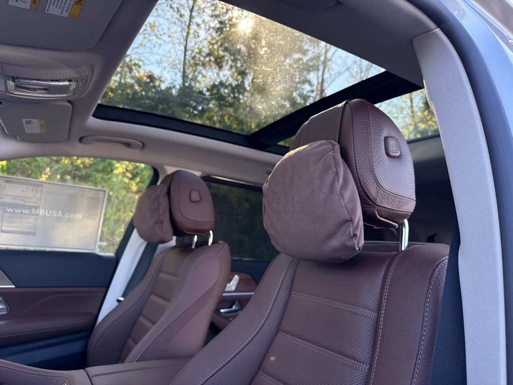 2026 Mercedes Benz GLS 450 4MATIC photo 29