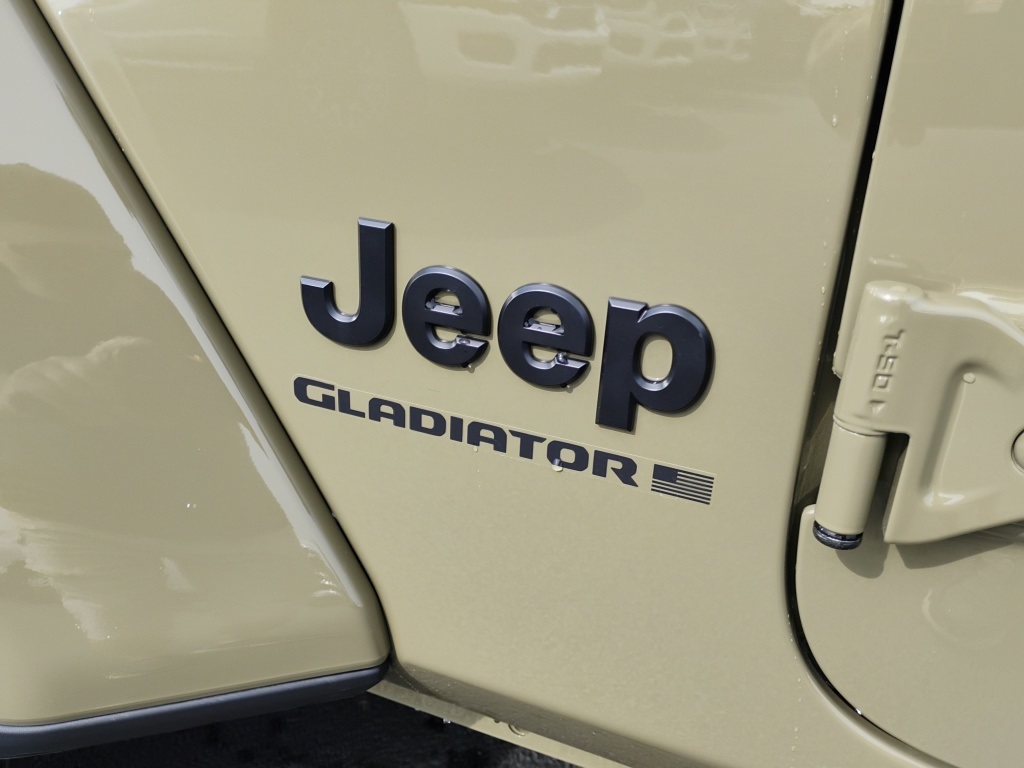 2025 Jeep Gladiator Sport S photo 10