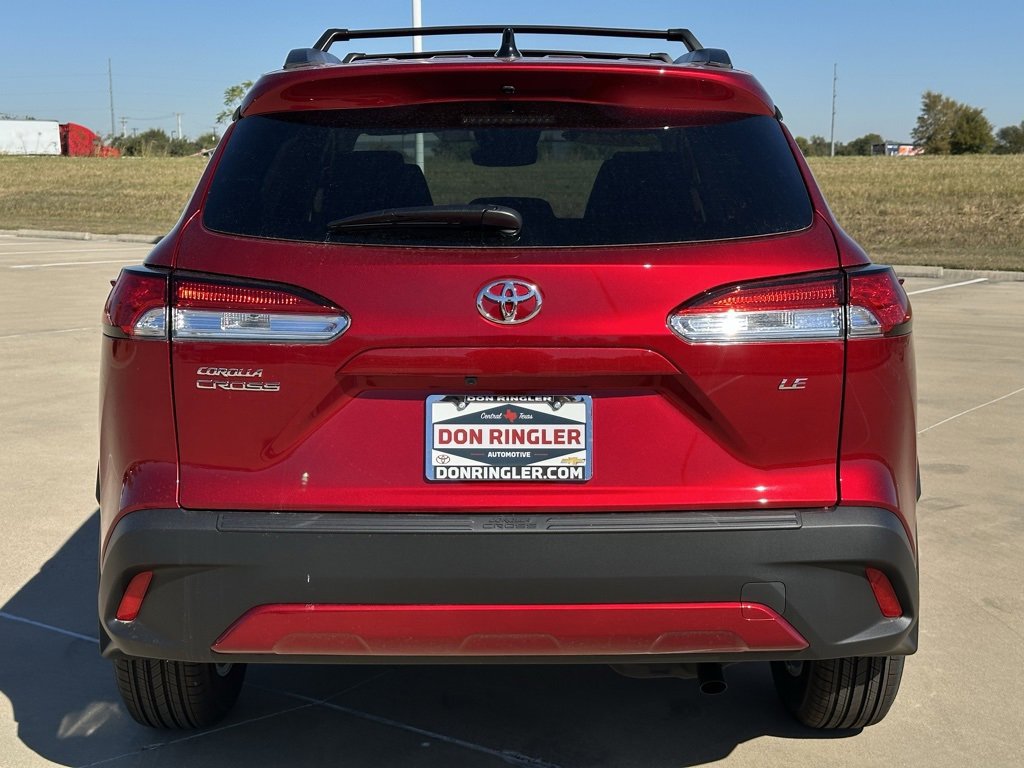 2025 Toyota Corolla Cross LE photo 3
