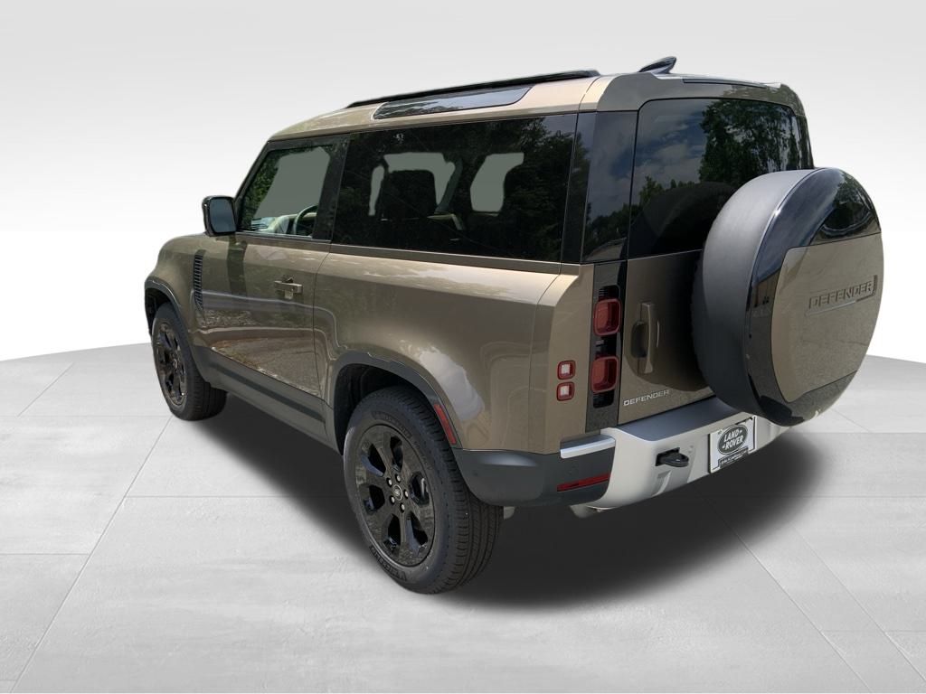 2025 Land Rover Defender 90 S photo 4