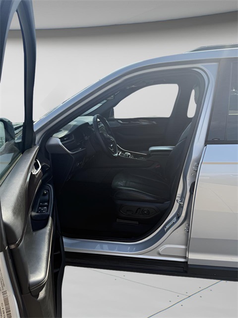 2022 Jeep Grand Cherokee Altitude photo 2