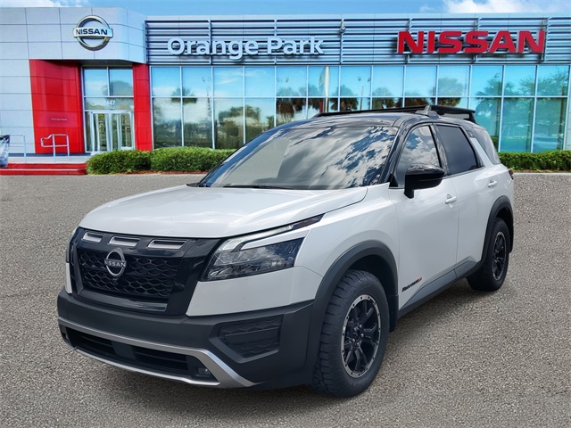 2025 Nissan Pathfinder SV photo 2