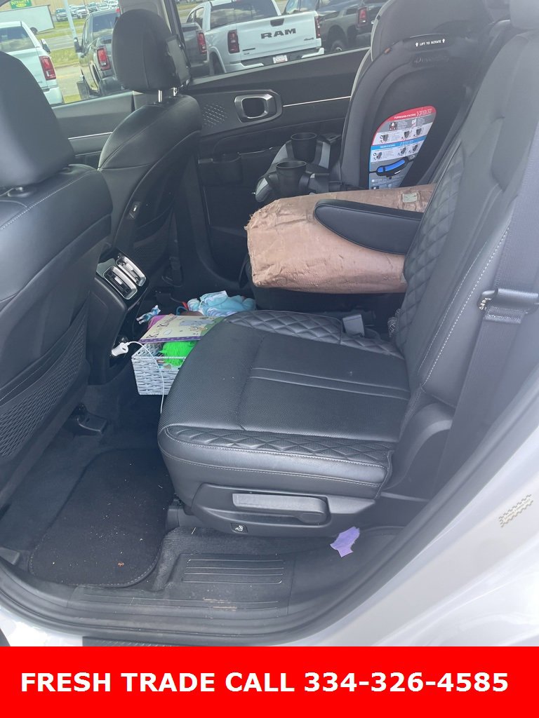 2021 Toyota RAV4 LE photo 3