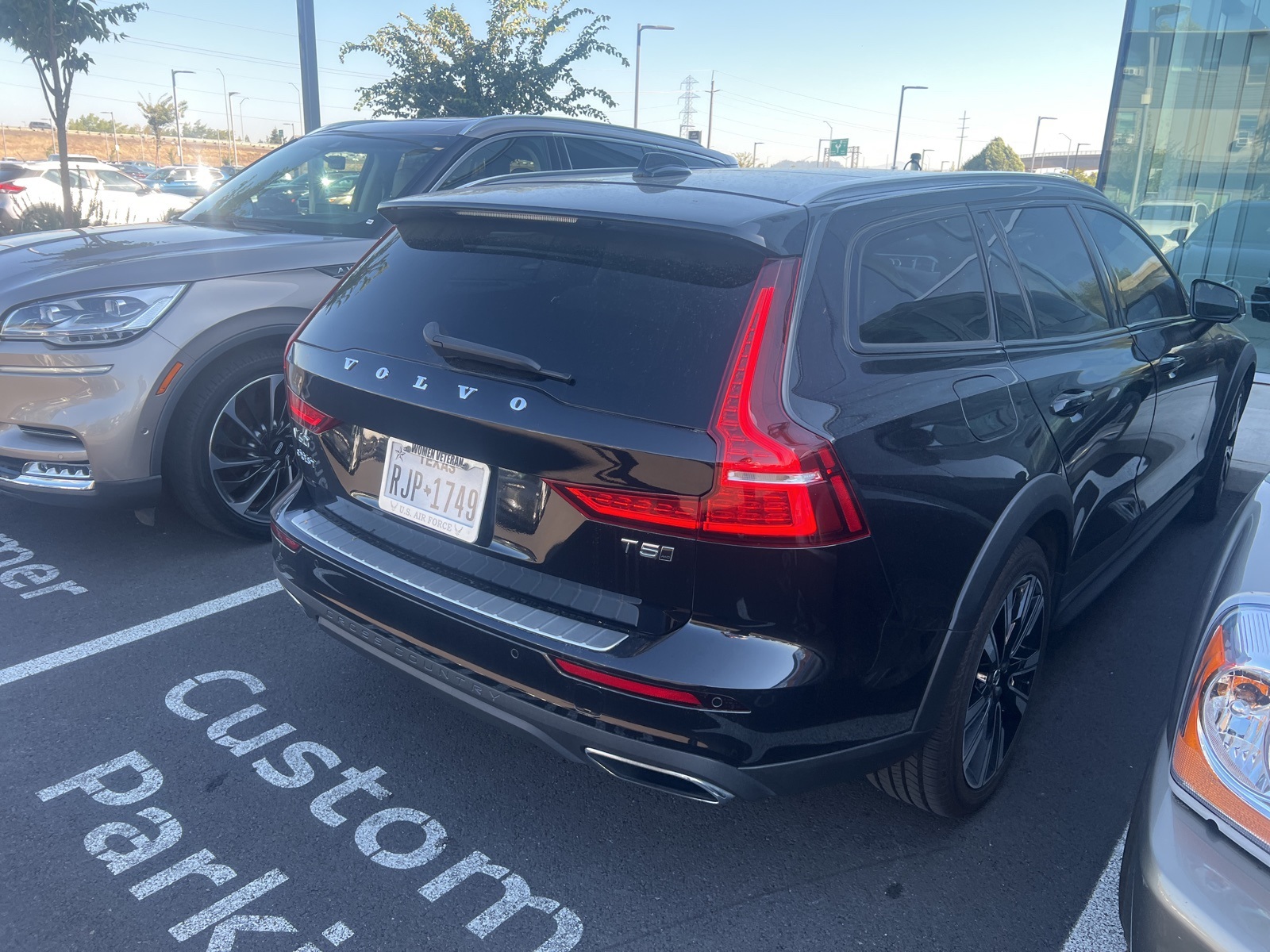2022 Volvo V60 Cross Country T5 photo 3