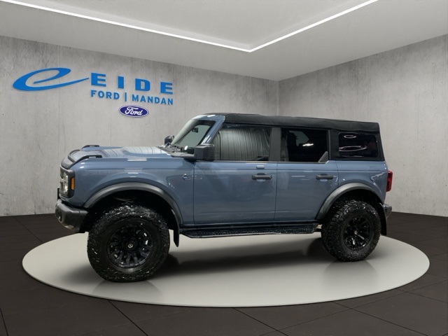 2023 Ford Bronco Black Diamond photo 3
