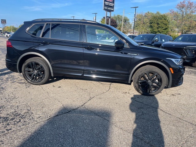 2022 Volkswagen Tiguan SE R-Line Black photo 4