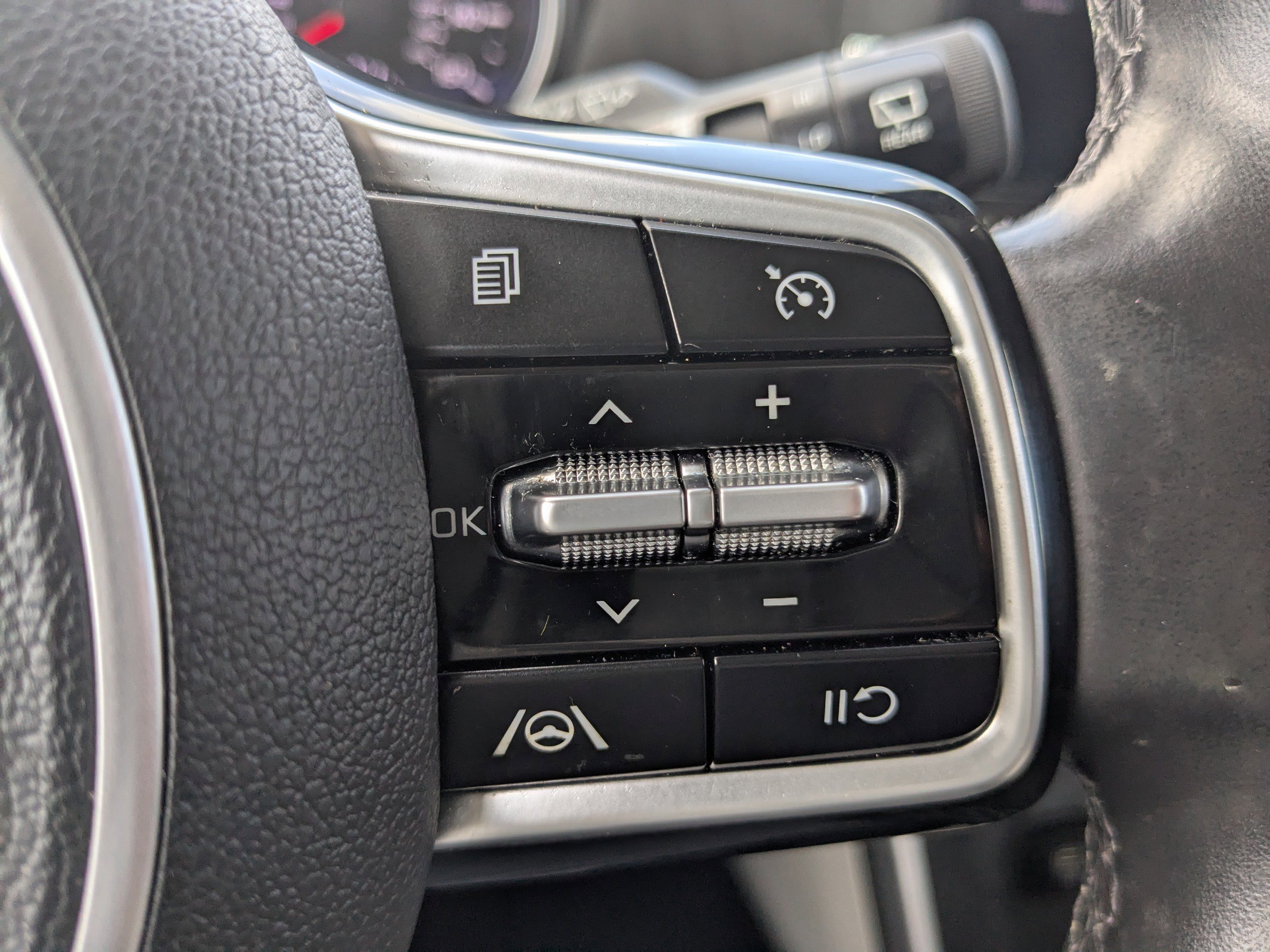 2022 Kia Carnival LXS photo 25