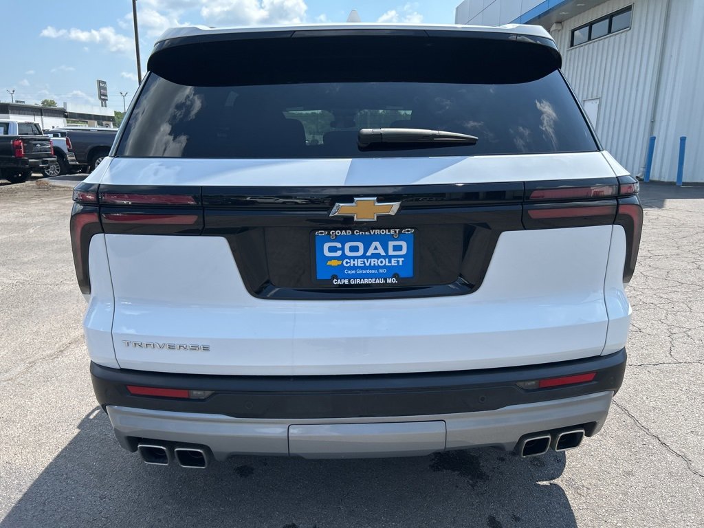 2025 Chevrolet Traverse photo 3