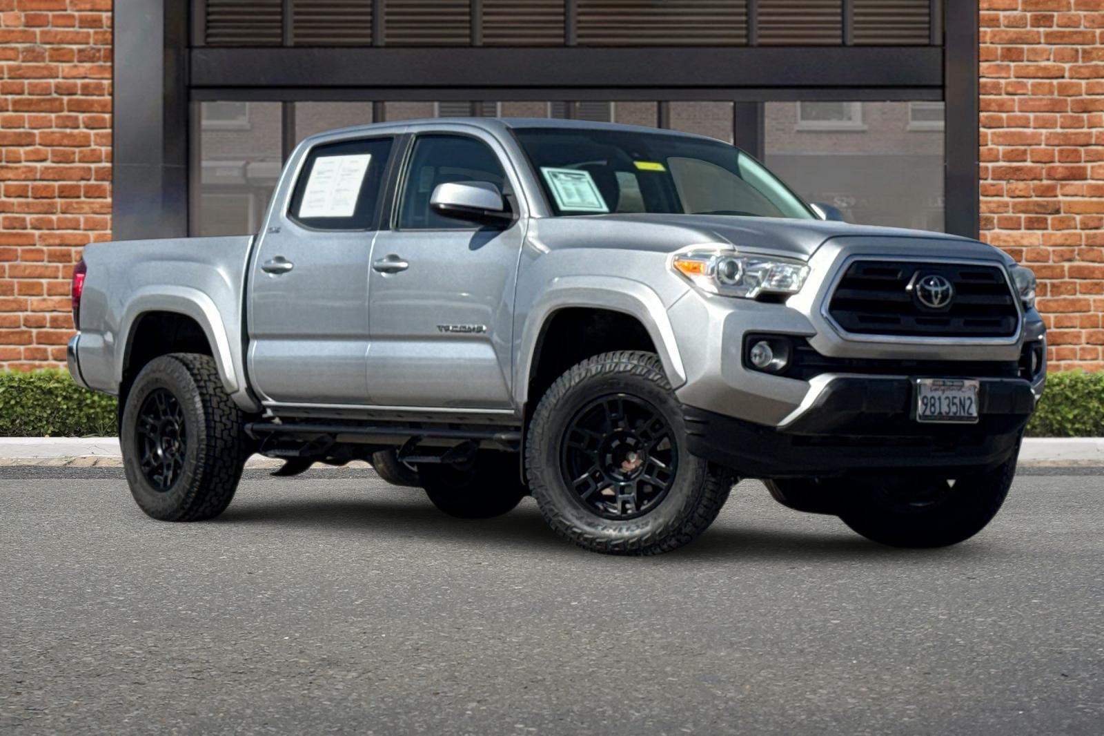 2018 Toyota Tacoma SR5 photo 2