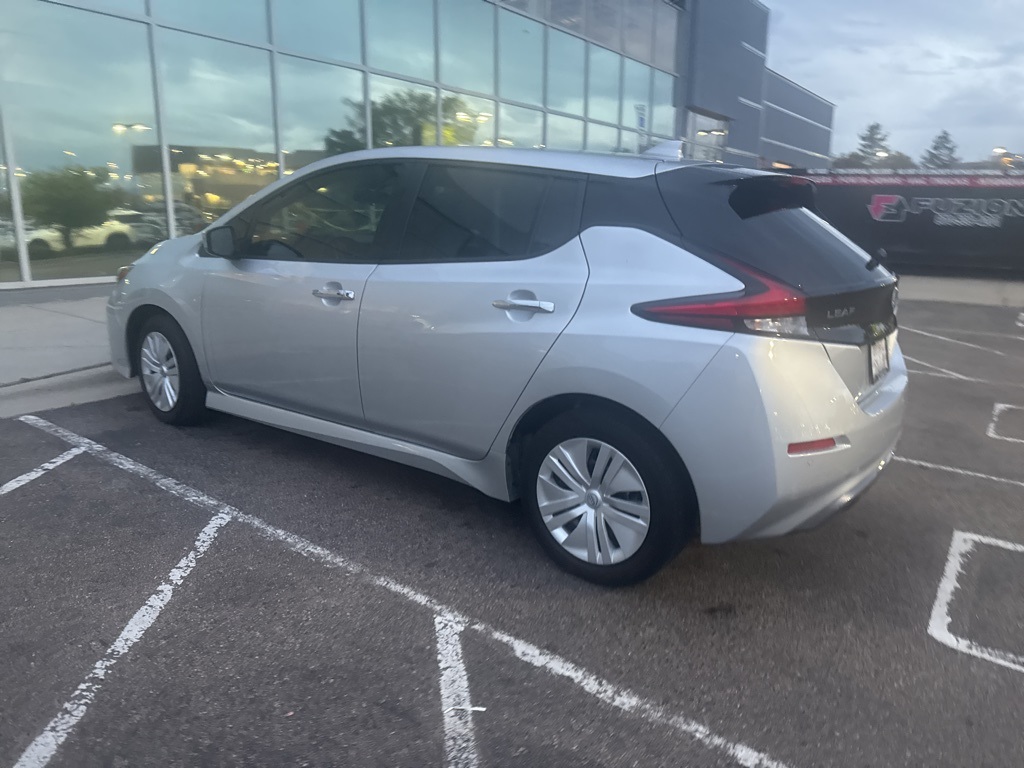 2025 Nissan Leaf S photo 3