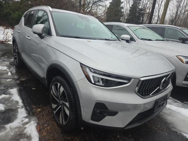2023 Volvo XC40 Plus's photo