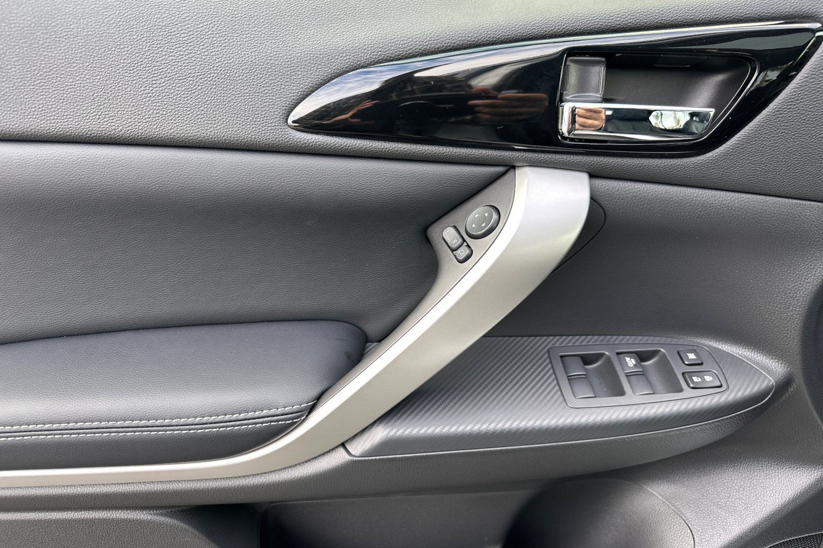 2025 Mitsubishi Eclipse Cross SE photo 10