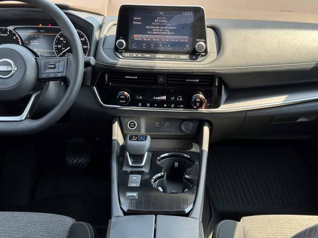 2022 Nissan Rogue SV photo 20