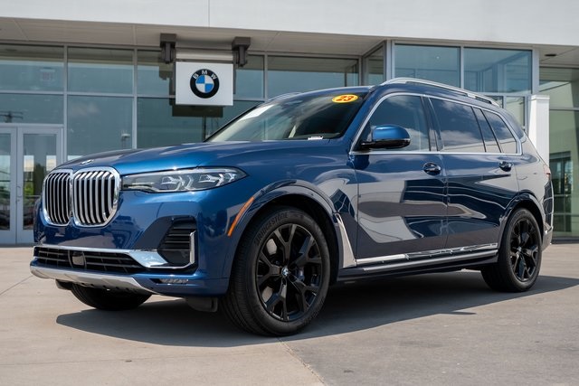 Used 2022 Phytonic Blue Metallic BMW xDrive40i image 1