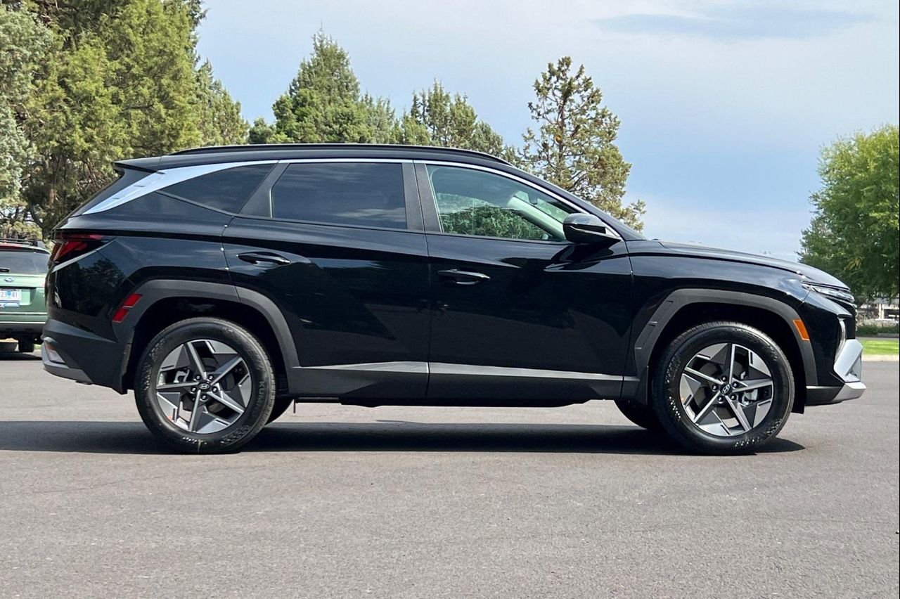 2025 Hyundai Tucson SEL photo 3