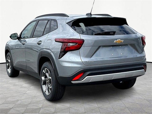 2025 Chevrolet Trax LT photo 4