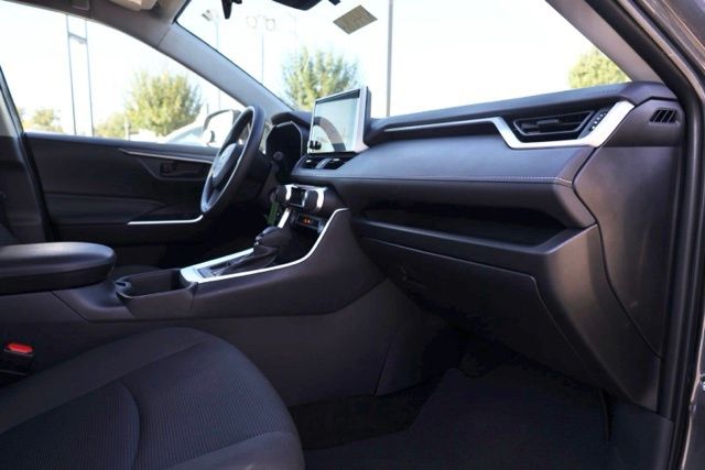 2024 Toyota RAV4 LE photo 29
