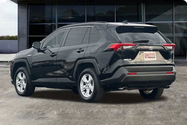 2020 Toyota RAV4 Hybrid XLE photo 4