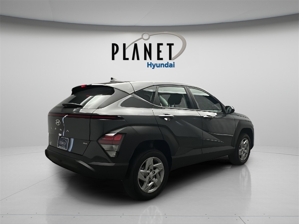 2026 Hyundai Kona SE photo 4