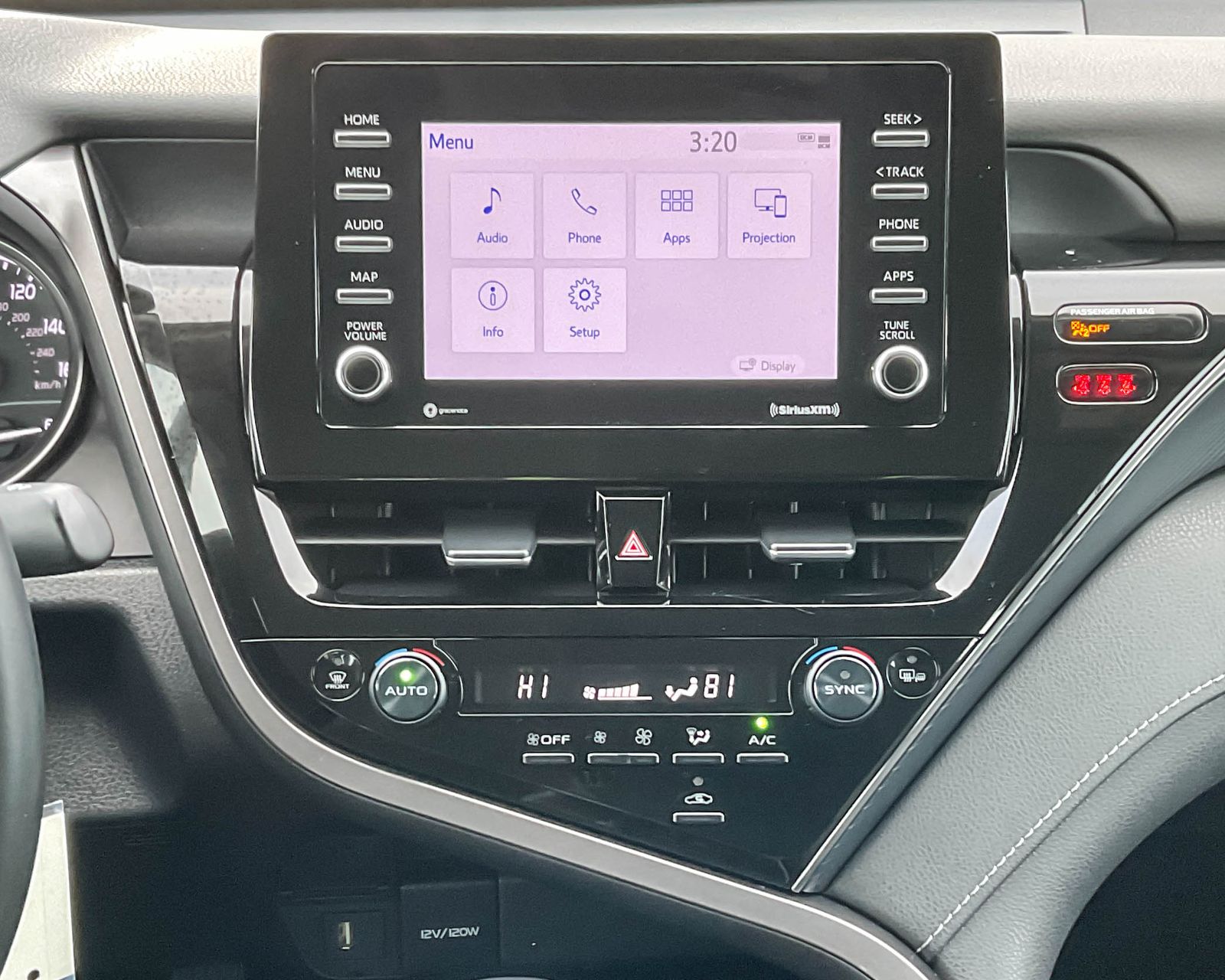 2022 Toyota Camry SE photo 12