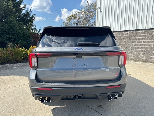 2025 Ford Explorer ST photo 5