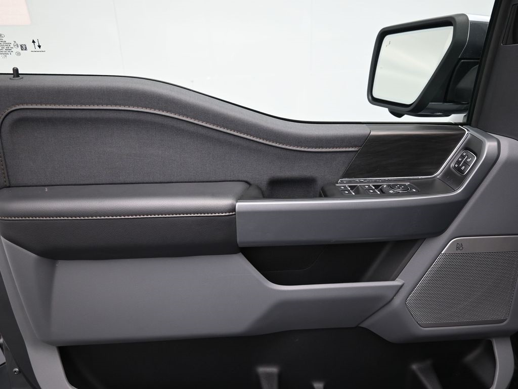2025 Ford F-150 Lariat photo 11