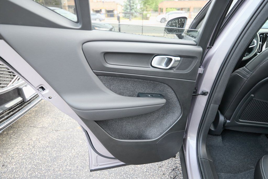 2026 VOLVO XC40 - Image 17