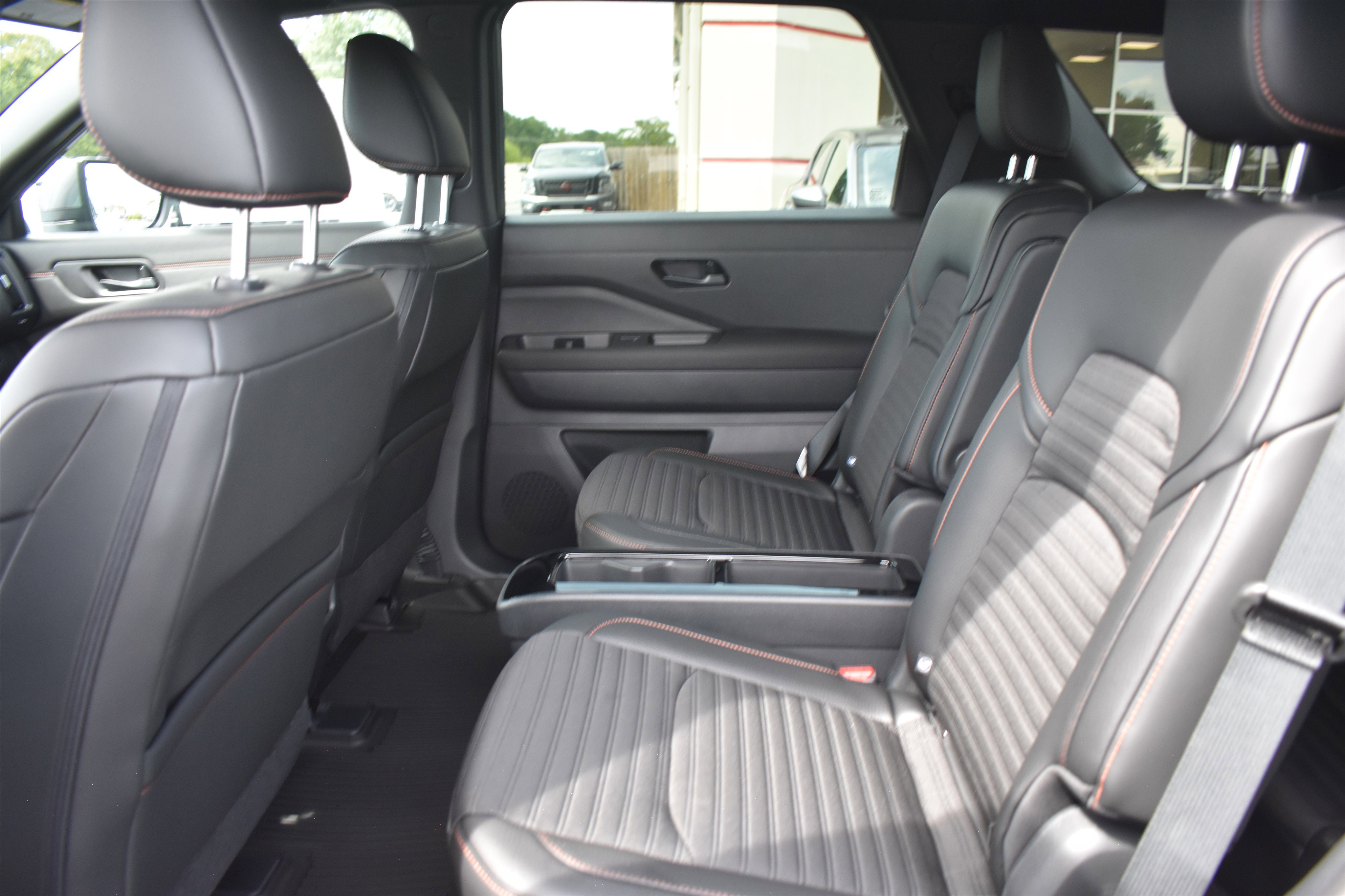 2025 Nissan Pathfinder Rock Creek photo 3