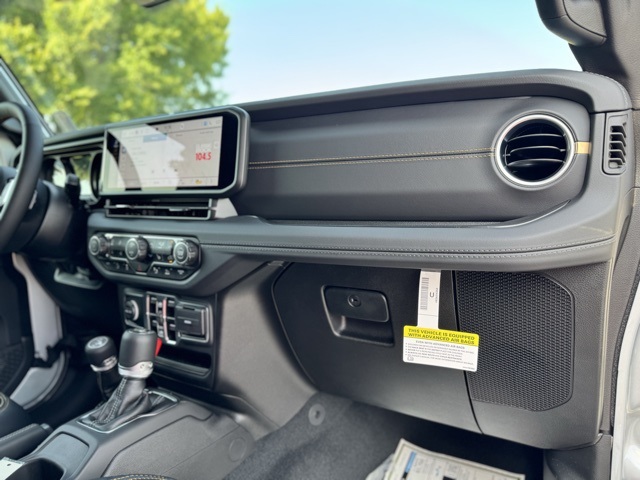 2024 Jeep Wrangler Sahara photo 12
