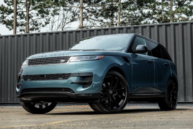 New 2025 Land Rover Range Rover Sport SE SUV in Schaumburg