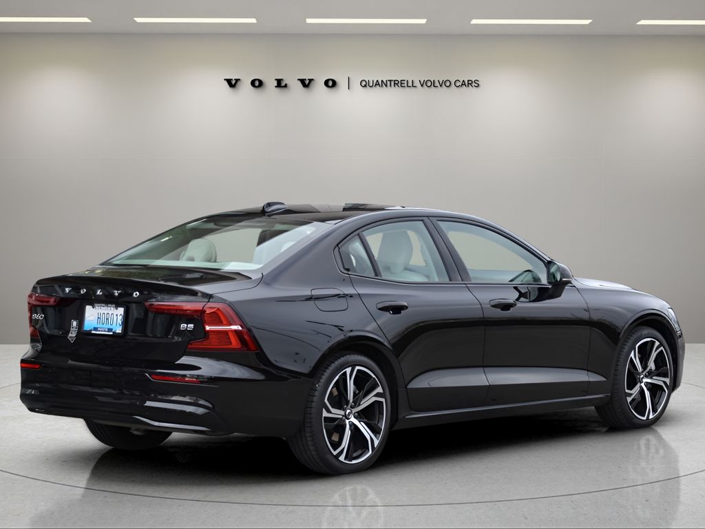 2024 Volvo S60 B5 Plus photo 3