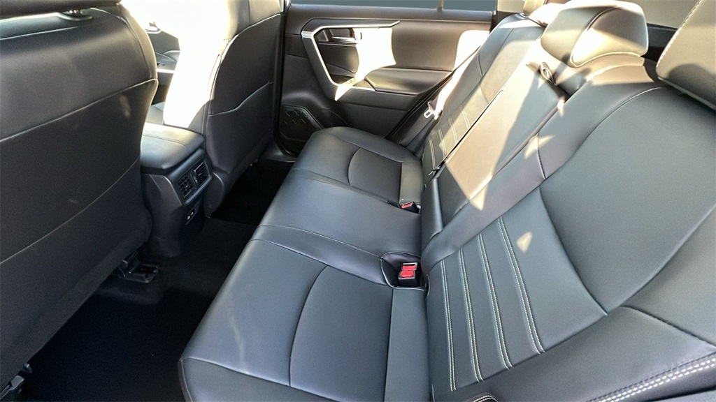 2024 Toyota RAV4 XLE Premium photo 7