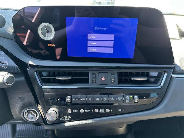 2025 Lexus ES Base photo 15