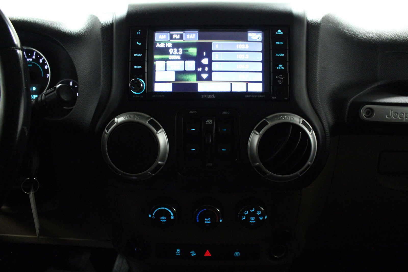2016 Jeep Wrangler Unlimited Sahara photo 20
