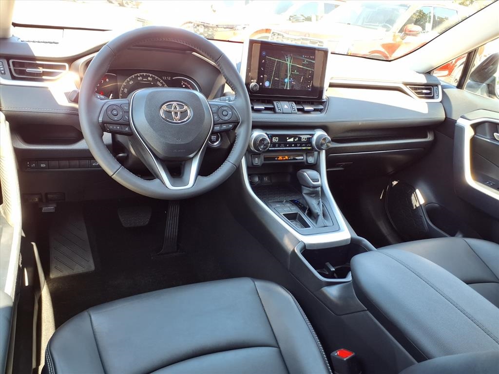 2023 Toyota RAV4 XLE Premium photo 14