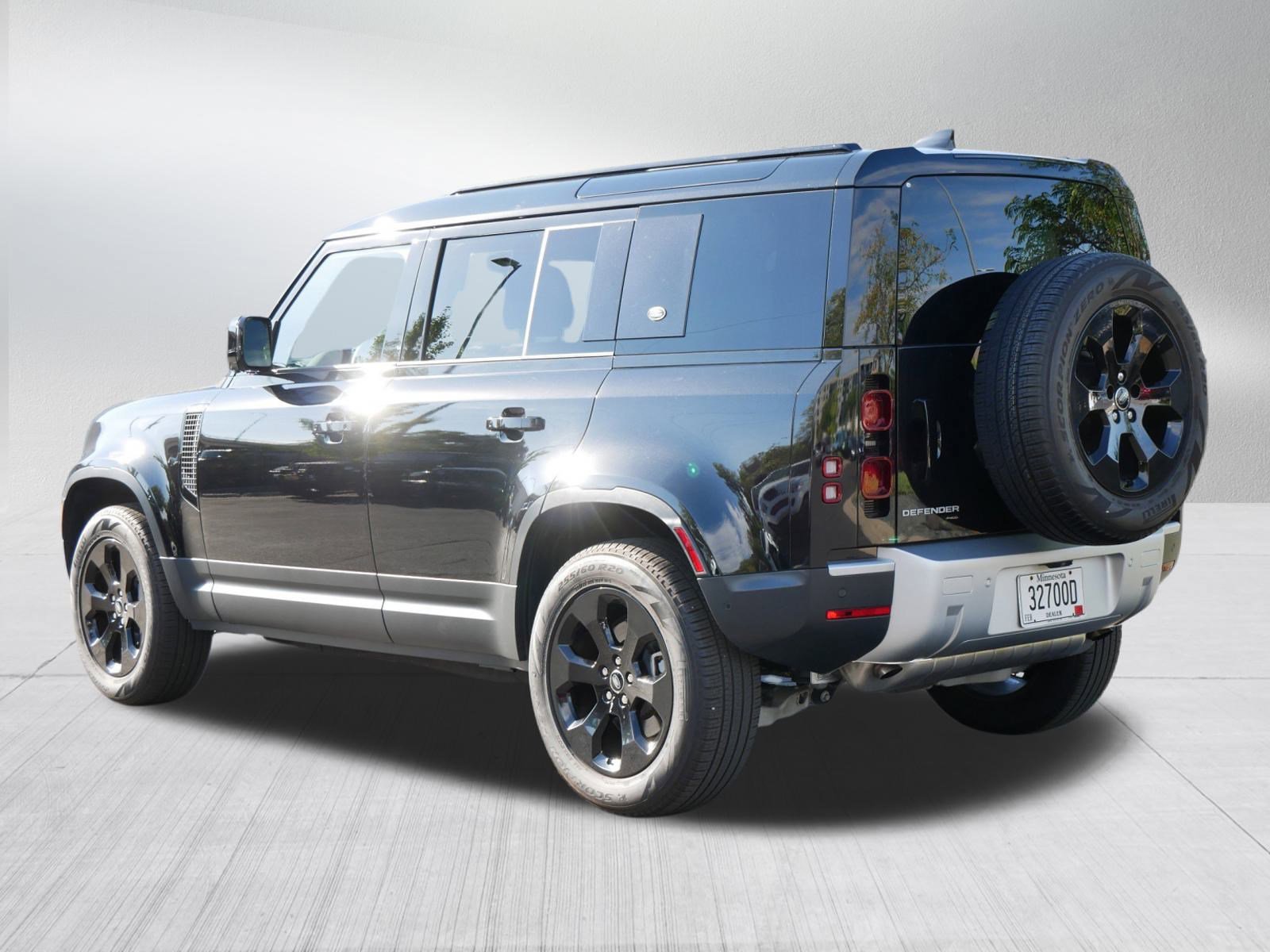 2023 Land Rover Defender SE photo 3