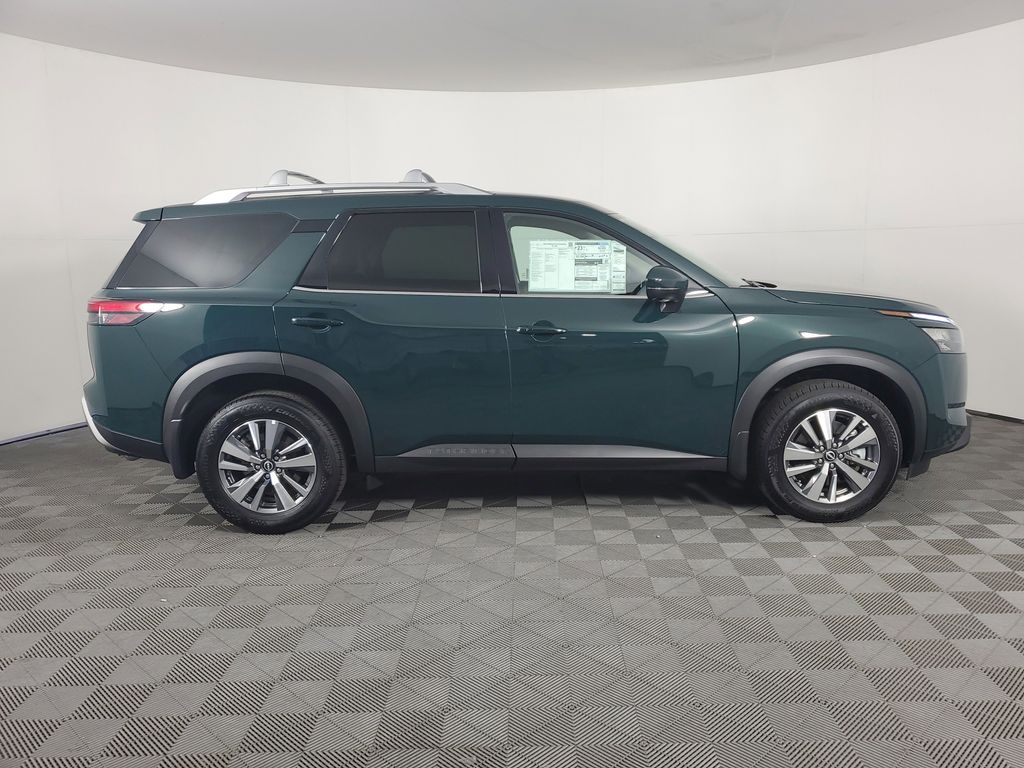 2025 Nissan Pathfinder SL photo 3
