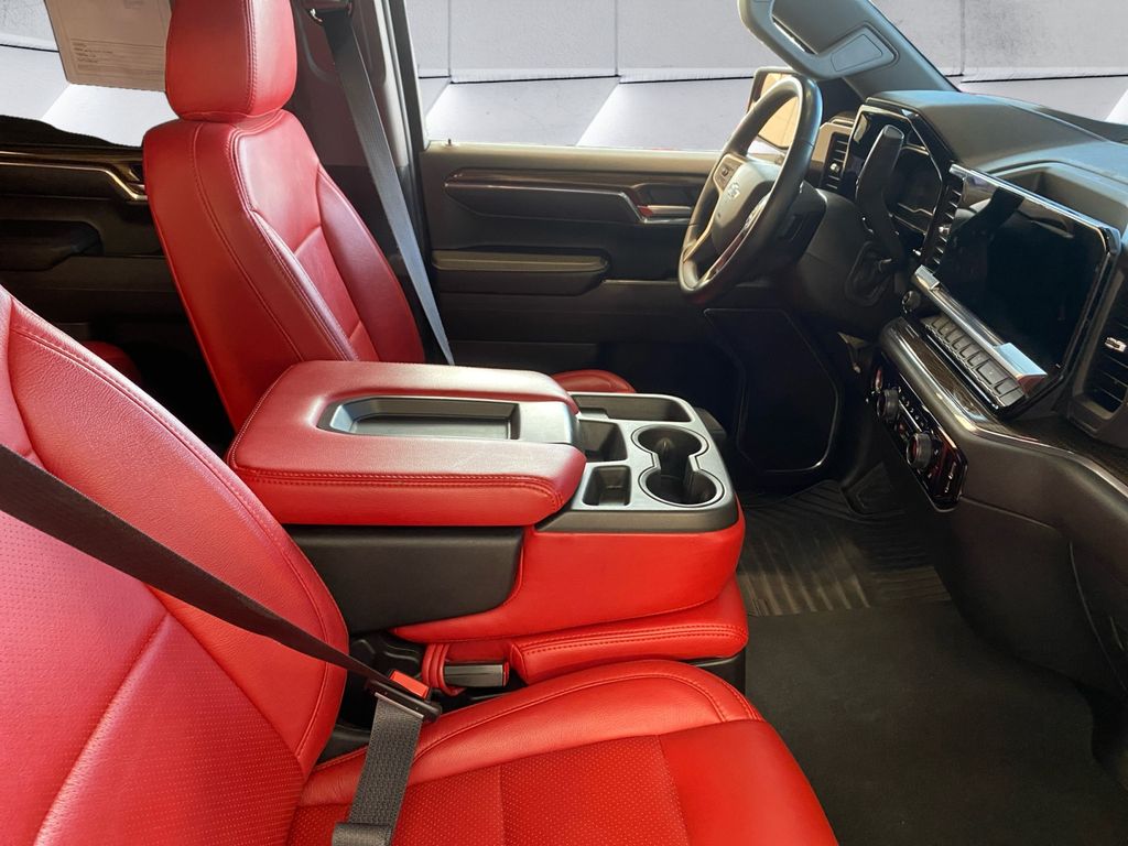 2023 Chevrolet Silverado 1500 RST photo 12