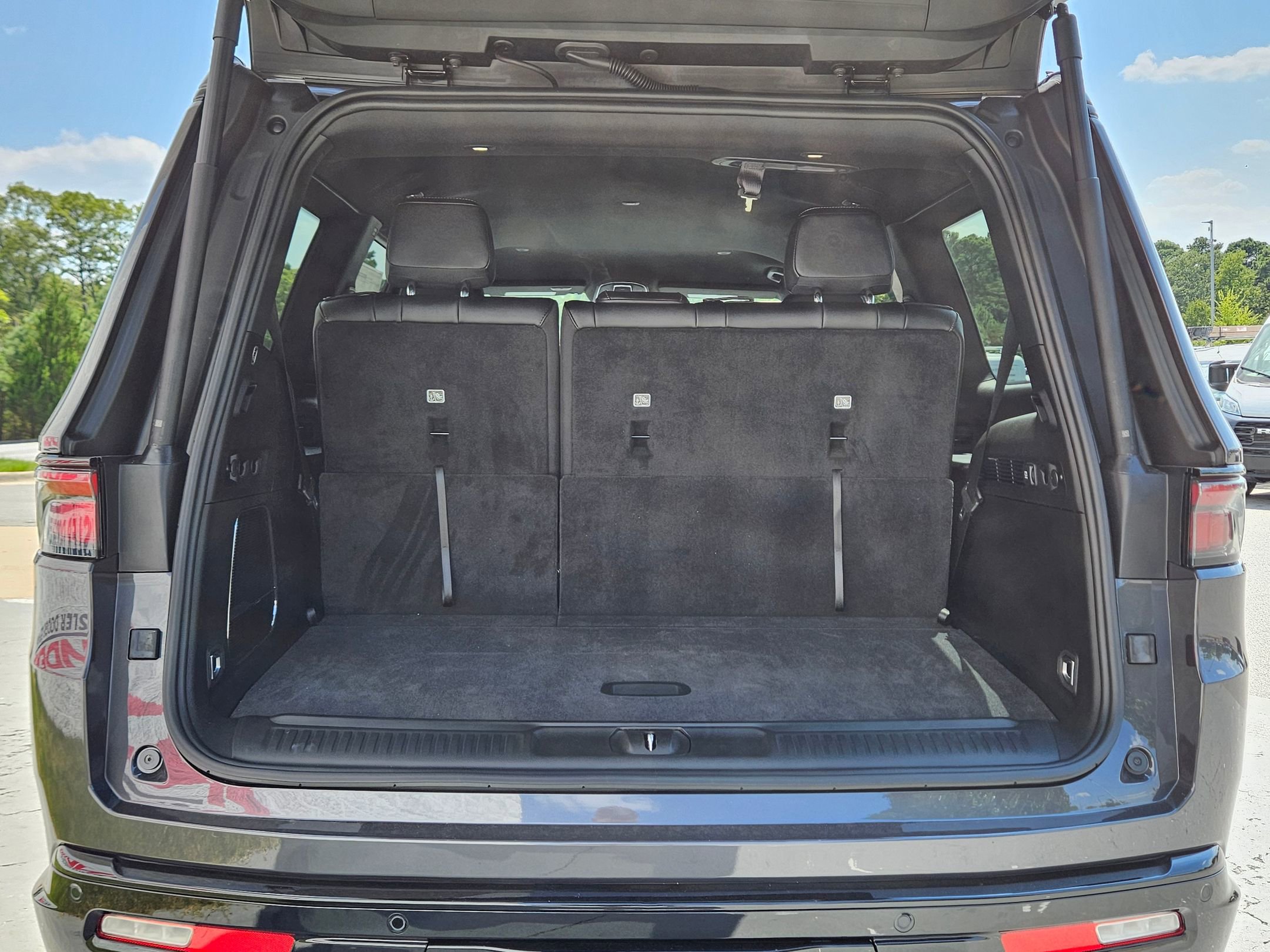 2025 Jeep Wagoneer Series II Carbide photo 19