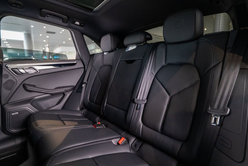 2025 Porsche Macan T photo 33