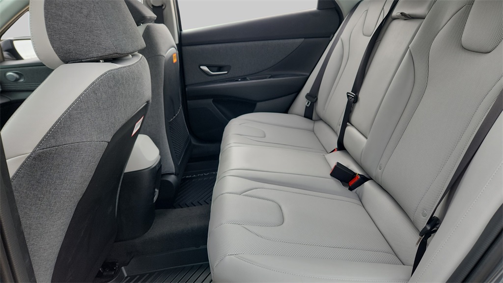2025 Hyundai Elantra Limited photo 20