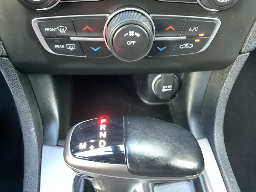 2021 Dodge Charger SXT photo 16