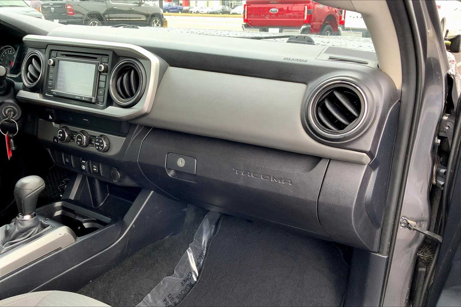 2019 Toyota Tacoma SR5 photo 15