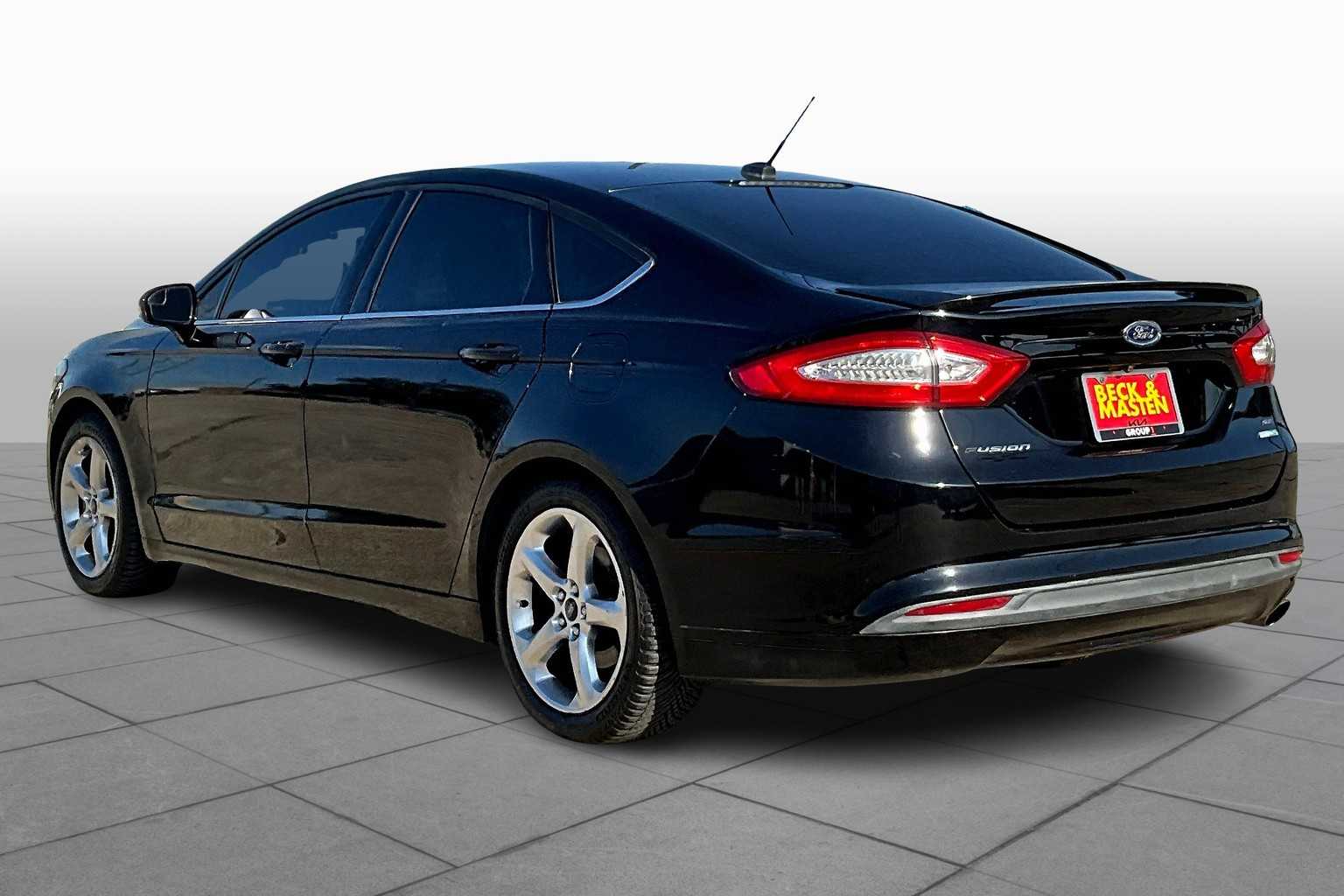 2016 Ford Fusion SE photo 9
