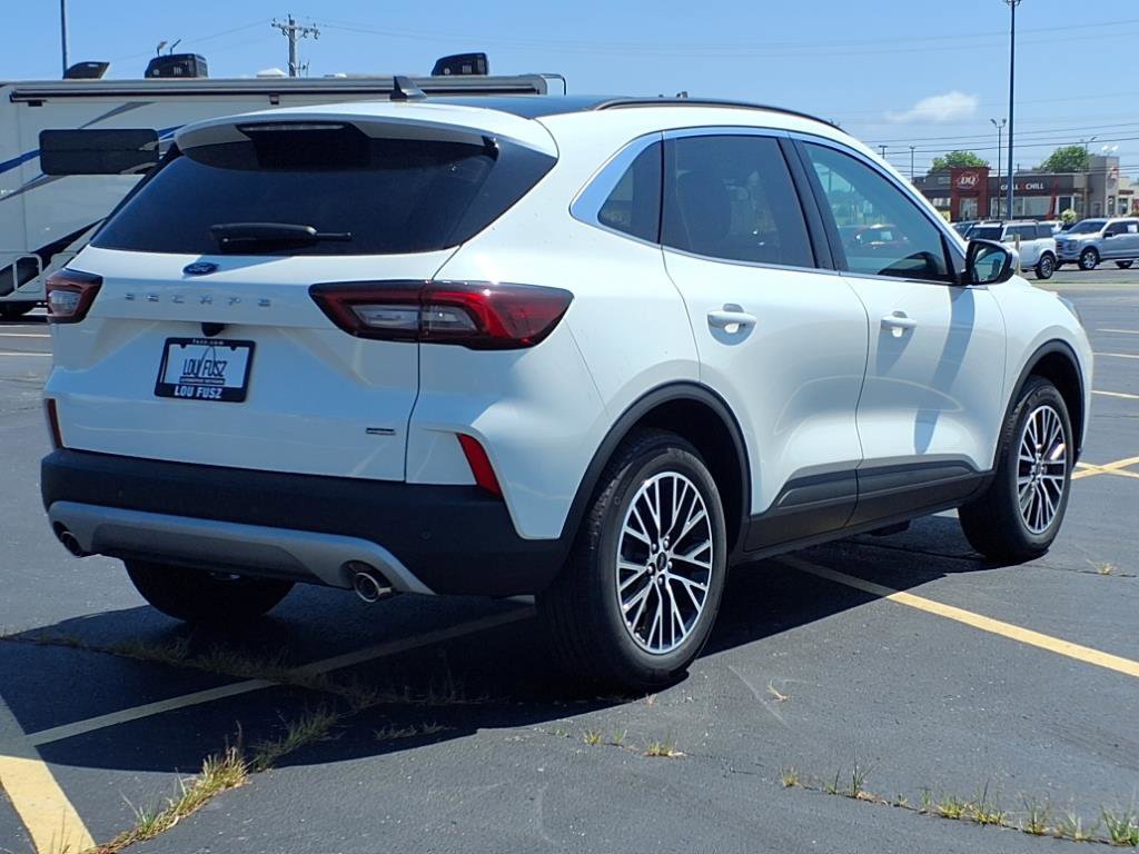 2025 Ford Escape photo 3