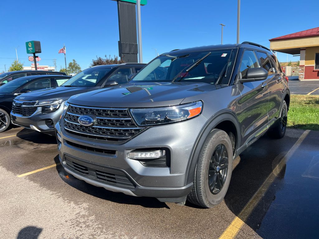 2023 Ford Explorer XLT photo 3