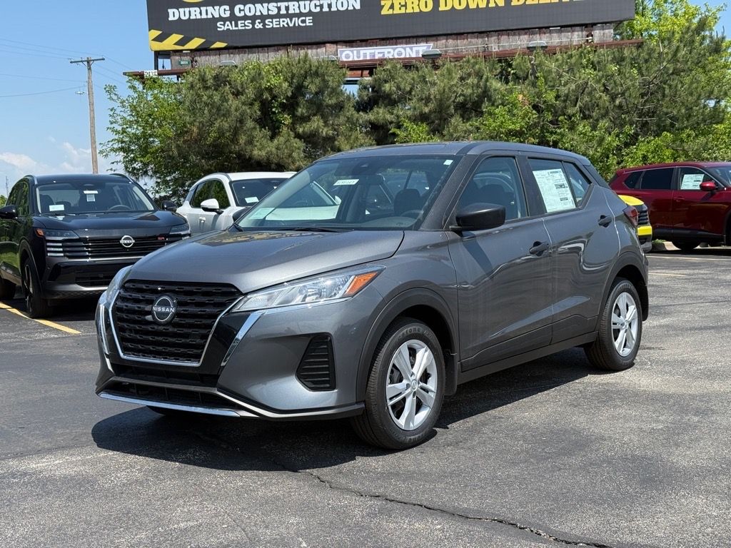 2025 Nissan Kicks Play S photo 2